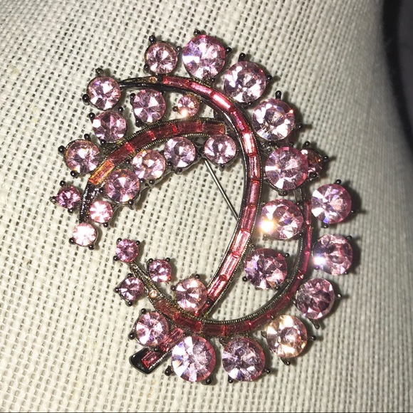 Jewelry - 🎉2xHP🤗 Pink Stone Cluster Brooch